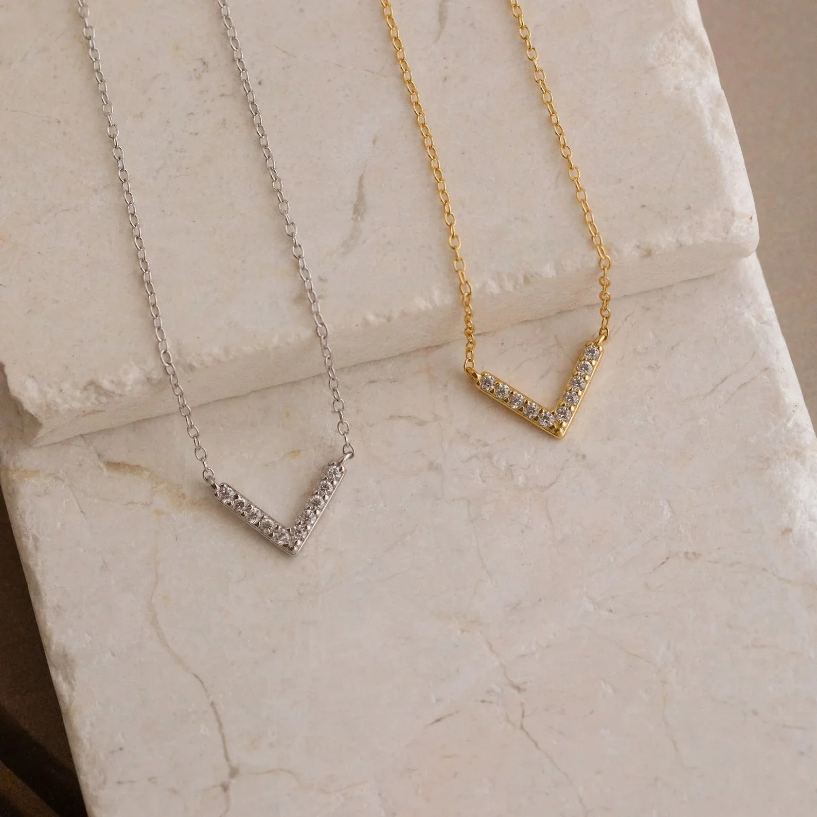 Yeni Basit V KolyeKadın Moda T - Birth Flower Necklace incelemesi ve fiyatı
